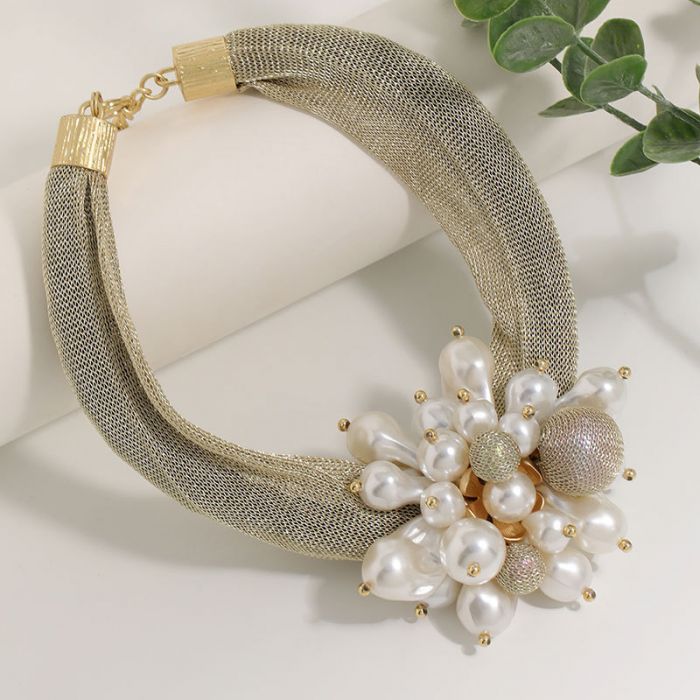 Luster pearl necklace