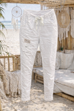 White luxury magics with gold bling